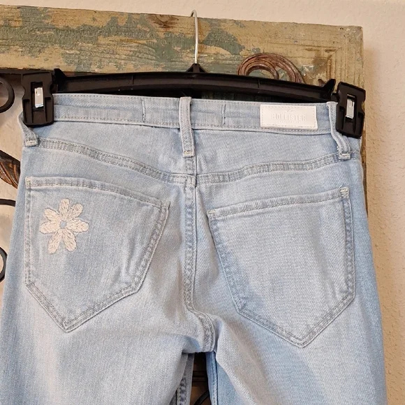Hollister Light Blue Floral Embroidered Flare Jeans. NWOT Size 24 - Picture 10 of 12